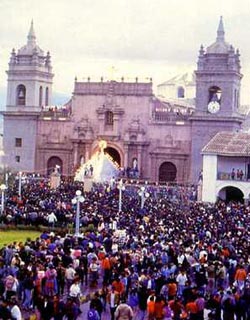 Procesja w mieście Ayacucho (Peru)