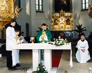 Centrum obchodów liturgicznych jest niedziela. Od początku tego dnia chrześcijanie gromadzili się na sprawowaniu Eucharystii i przeżywaniu pamiątki Zmartwychwstania Chrystusa