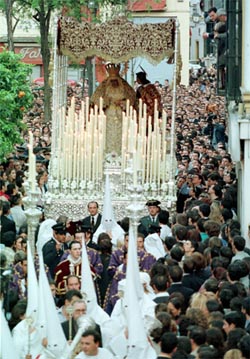 Paso Nuestra Señora de Palio de Amargura (Matka Boża pod Baldachimem Goryczy), Sewilla, Niedziela Palmowa 2001